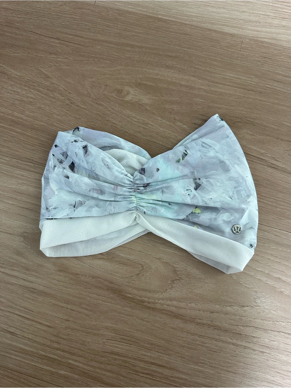 lululemon athletica light blue and white patterned scrunched headband